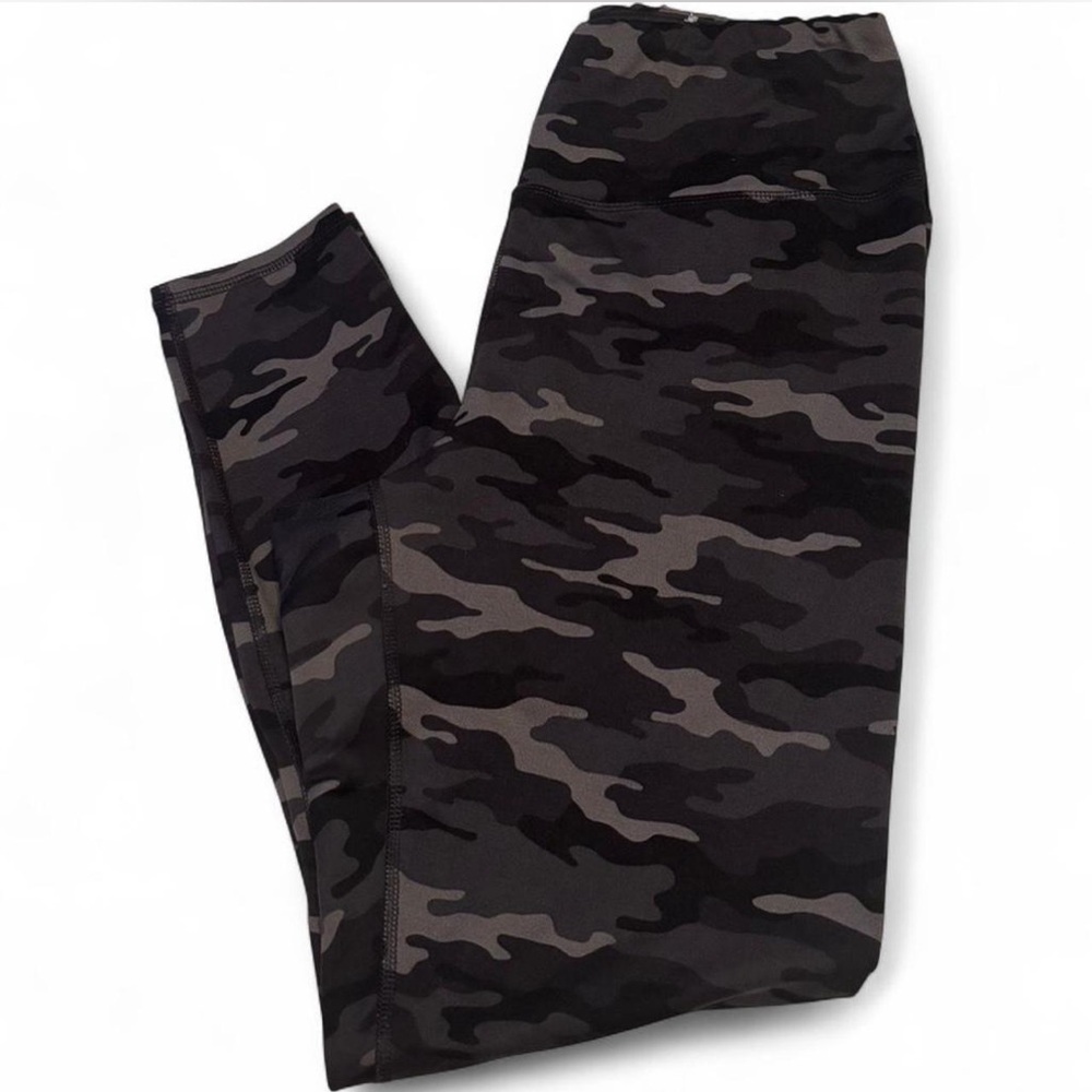 Maurices Black and Gray Camouflage Womens Leggings